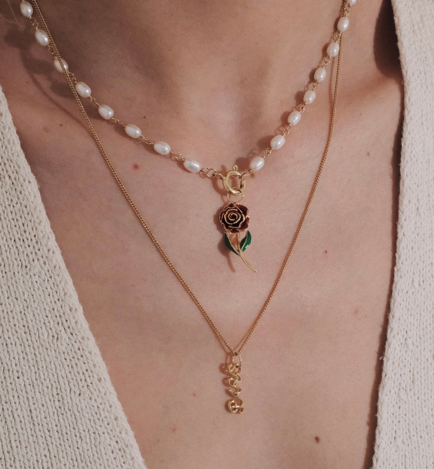 Clutching Pearls Ketting