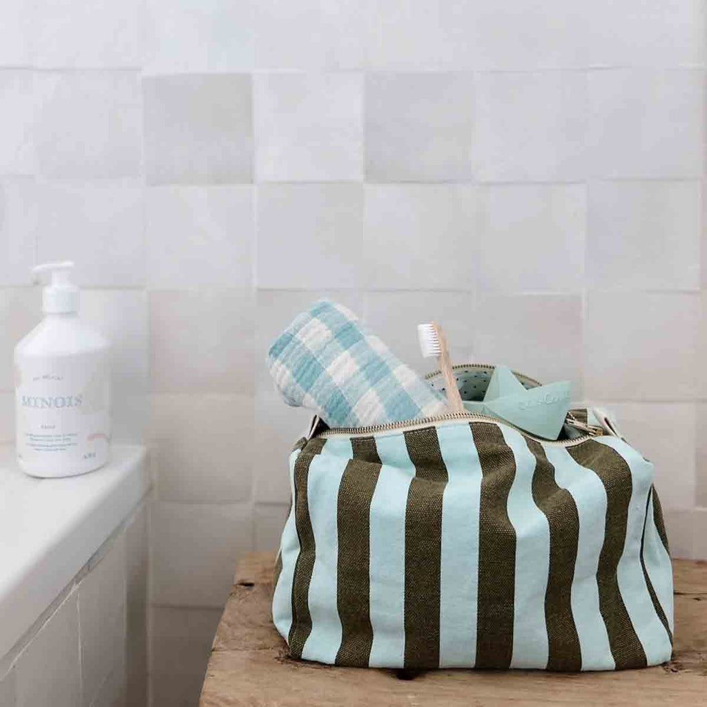 Vic Toiletzak Aqua