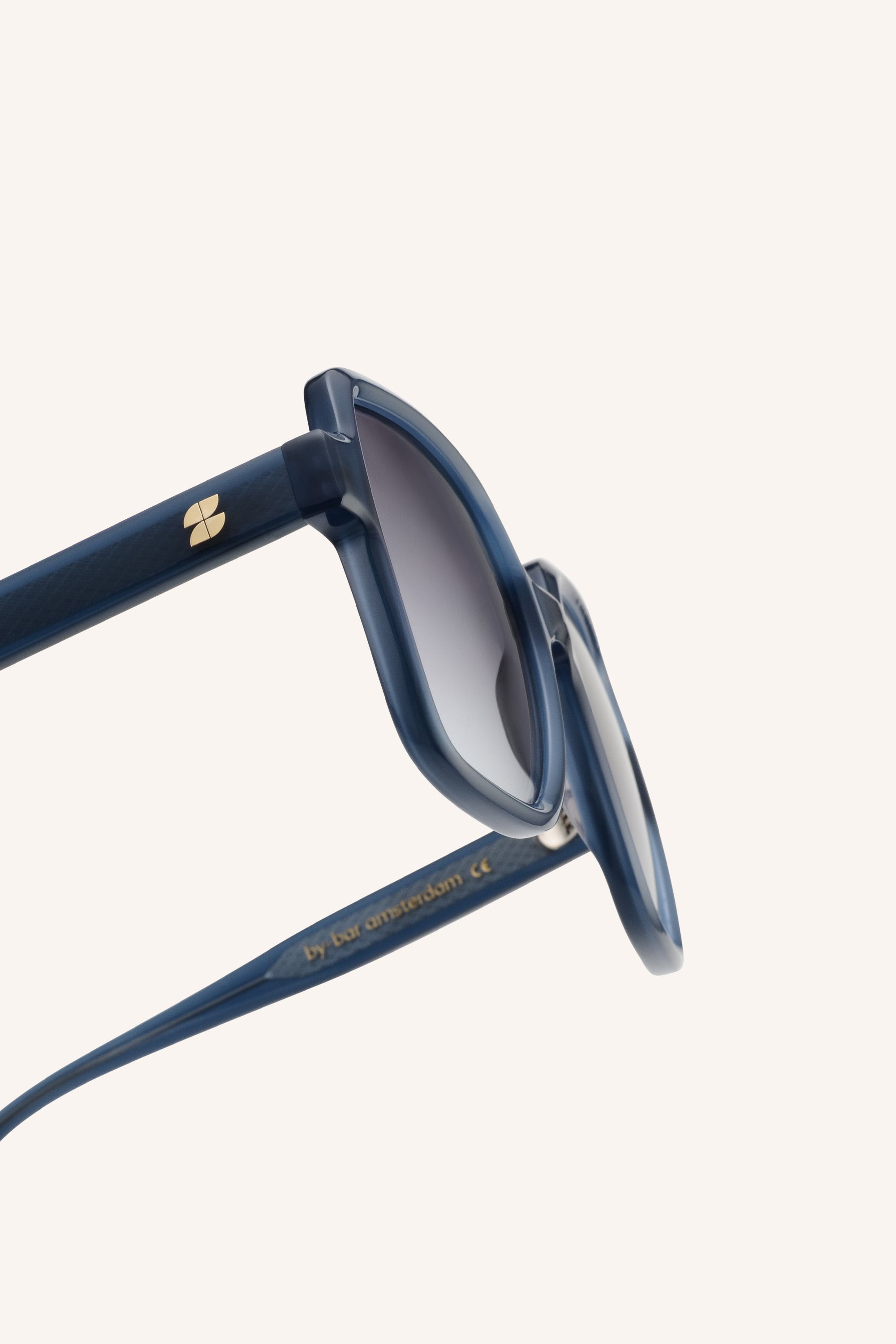 Do Sunglasses Ash Blue