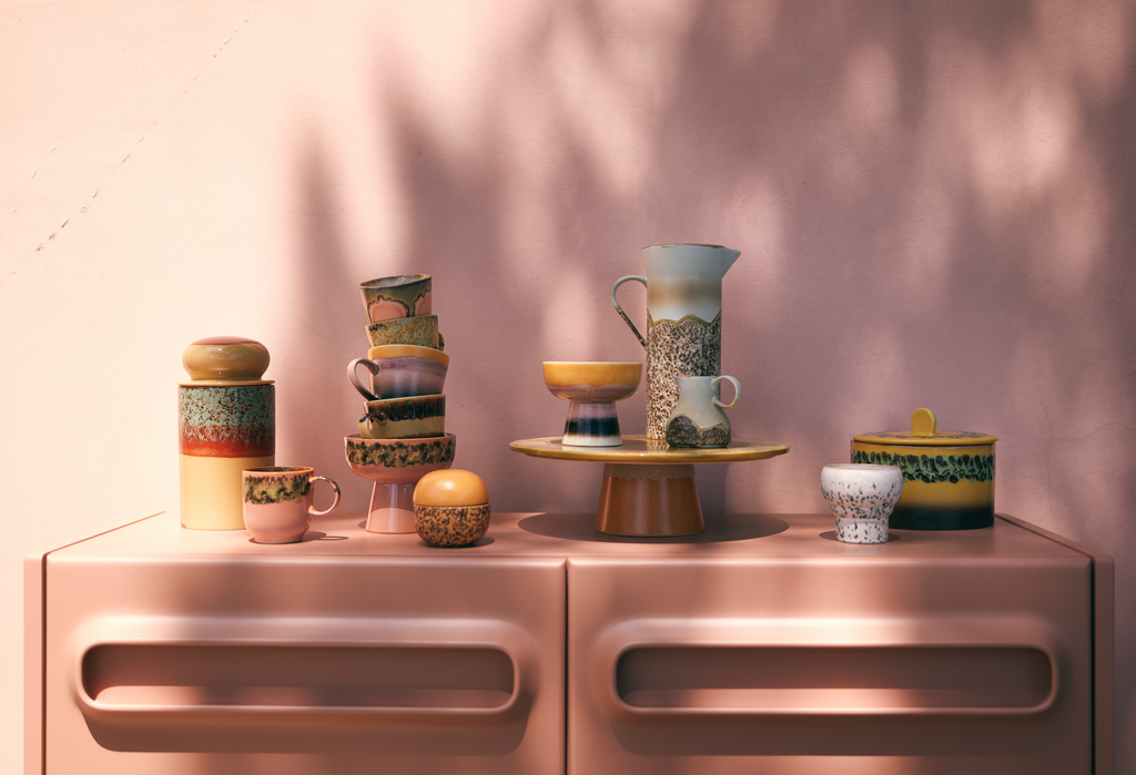 70s Café Mugs Cape Set