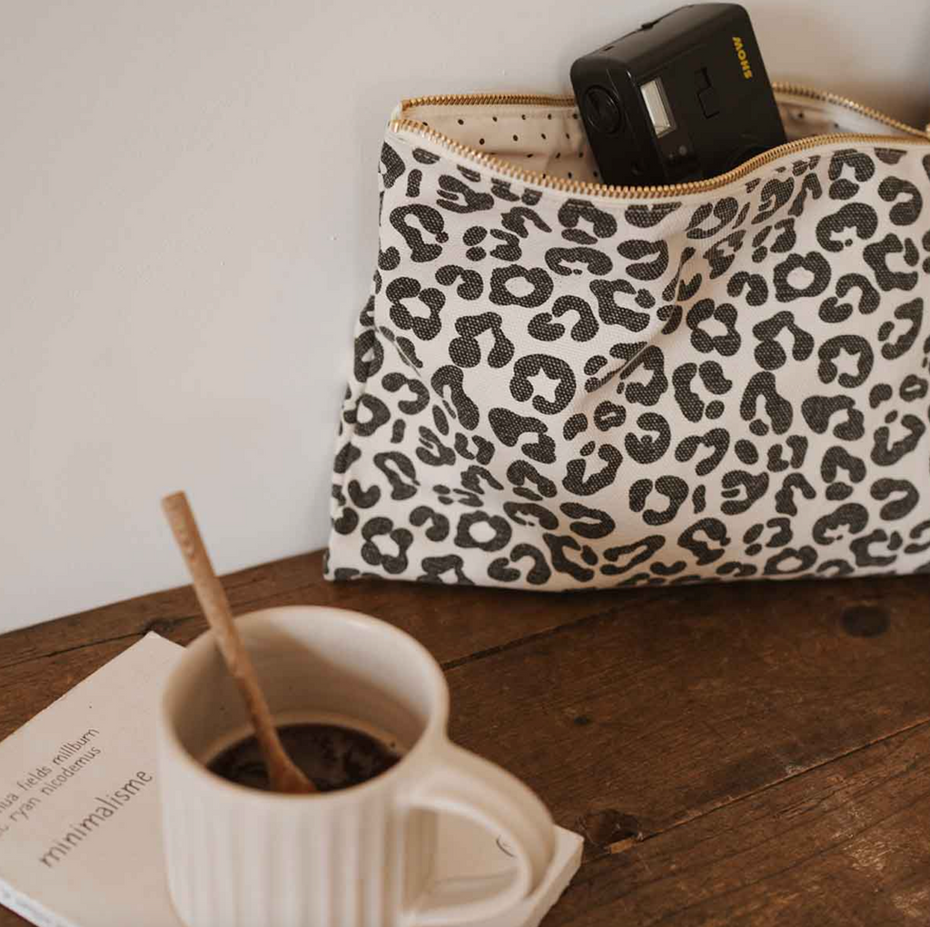 Lili Pouch Greige Leopard