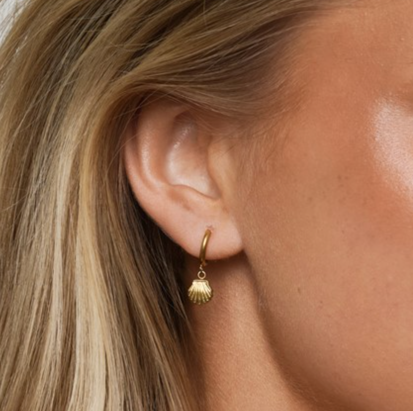 Ane Seashell Hoop Earrings Gold