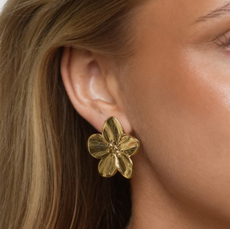 Maebry Flower Stud Earrings