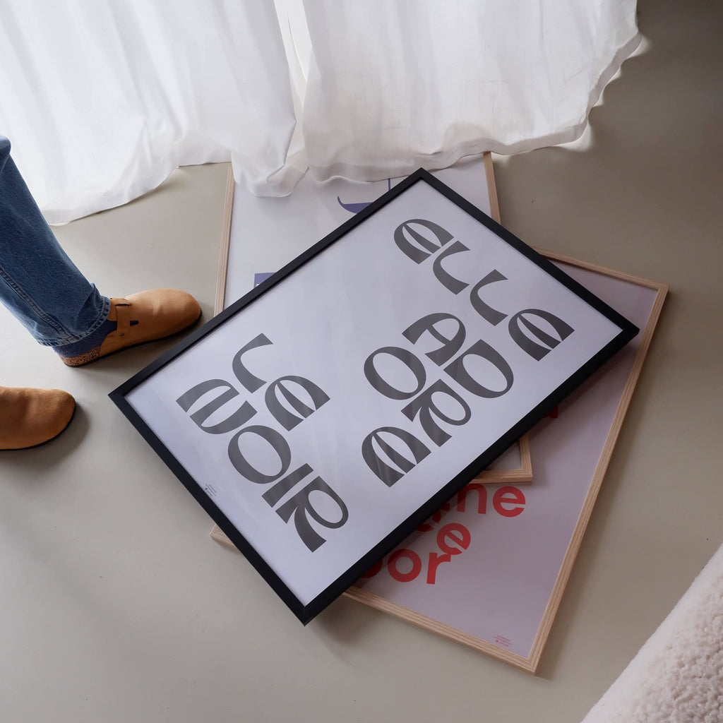 Elle adore le noir Poster B2