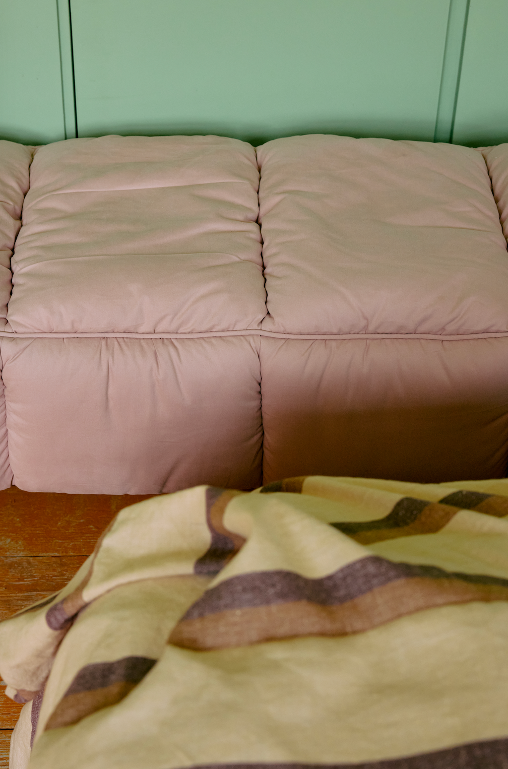 Puffy Lobby Bench Blush