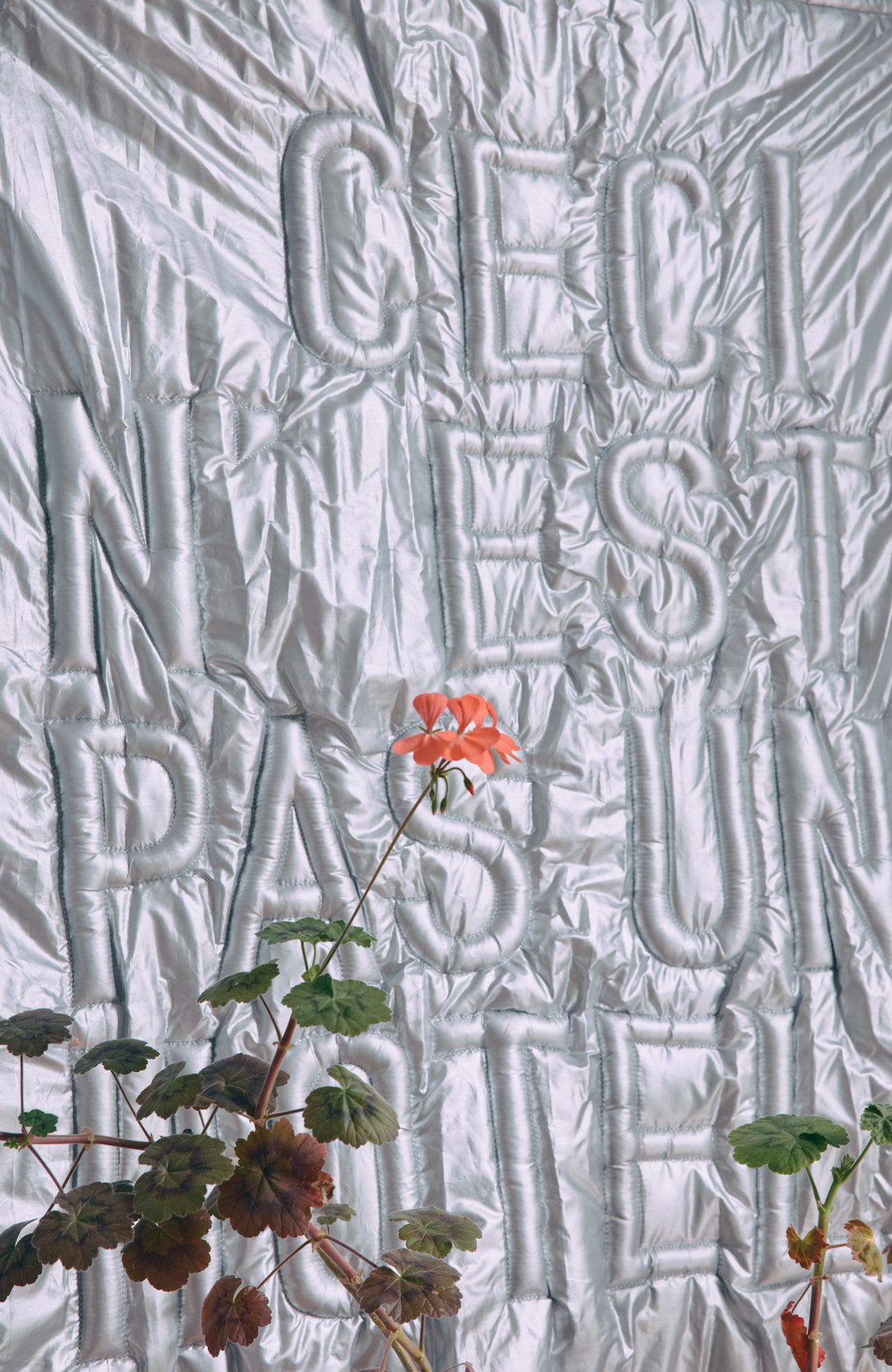 Ceci n'est pas un hôtel Wall Art
