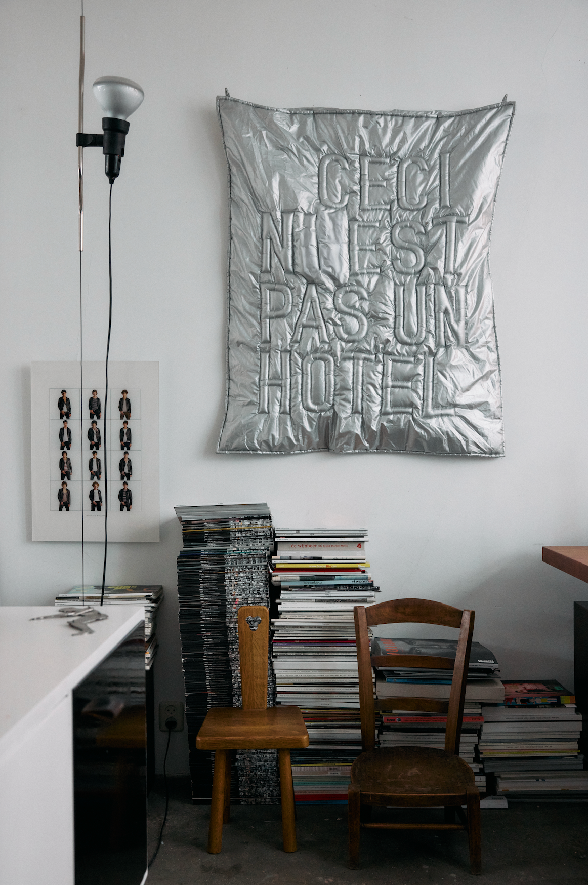 Ceci n'est pas un hôtel Wall Art