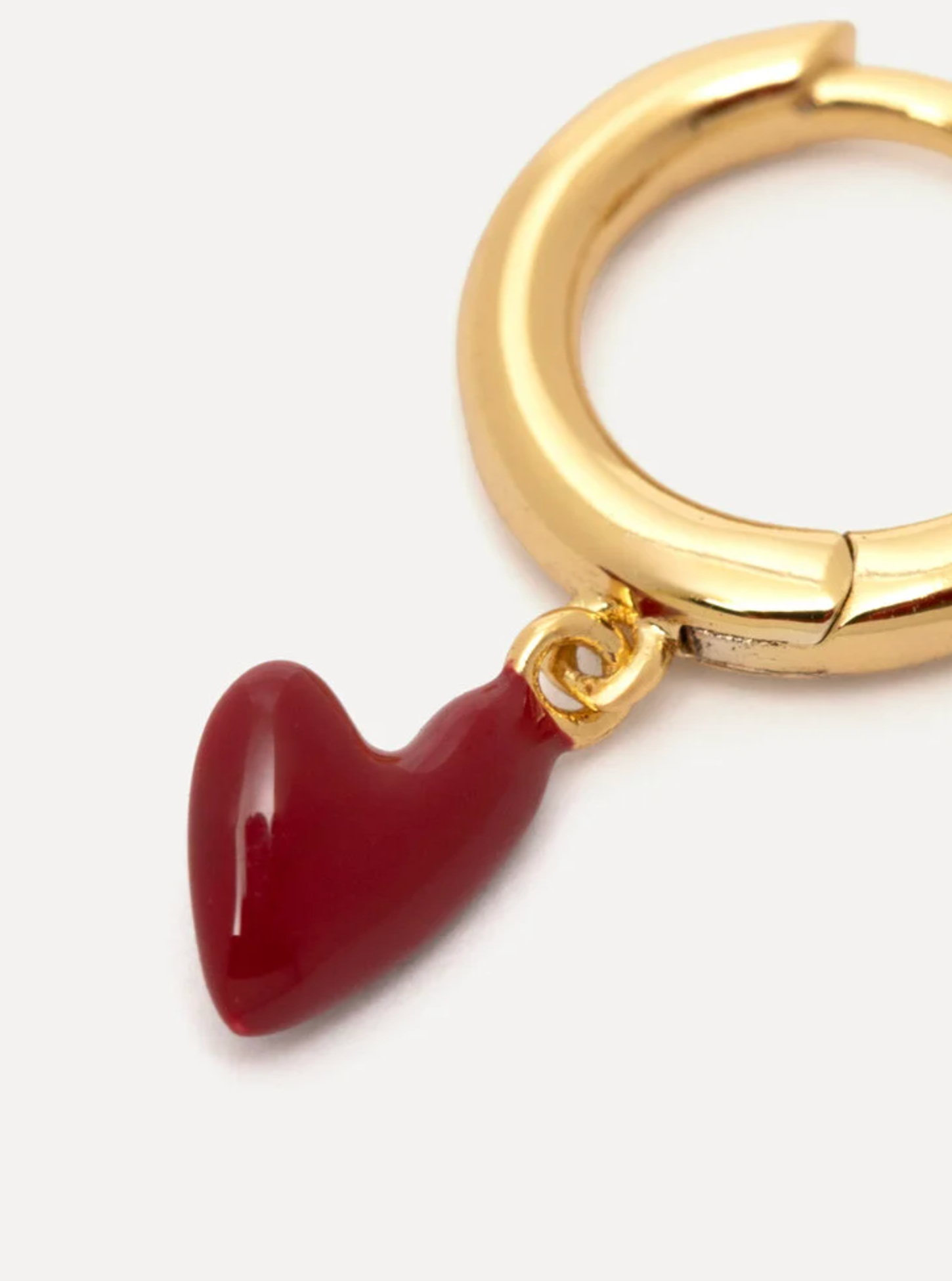 Jeanne Red Heart Oorring