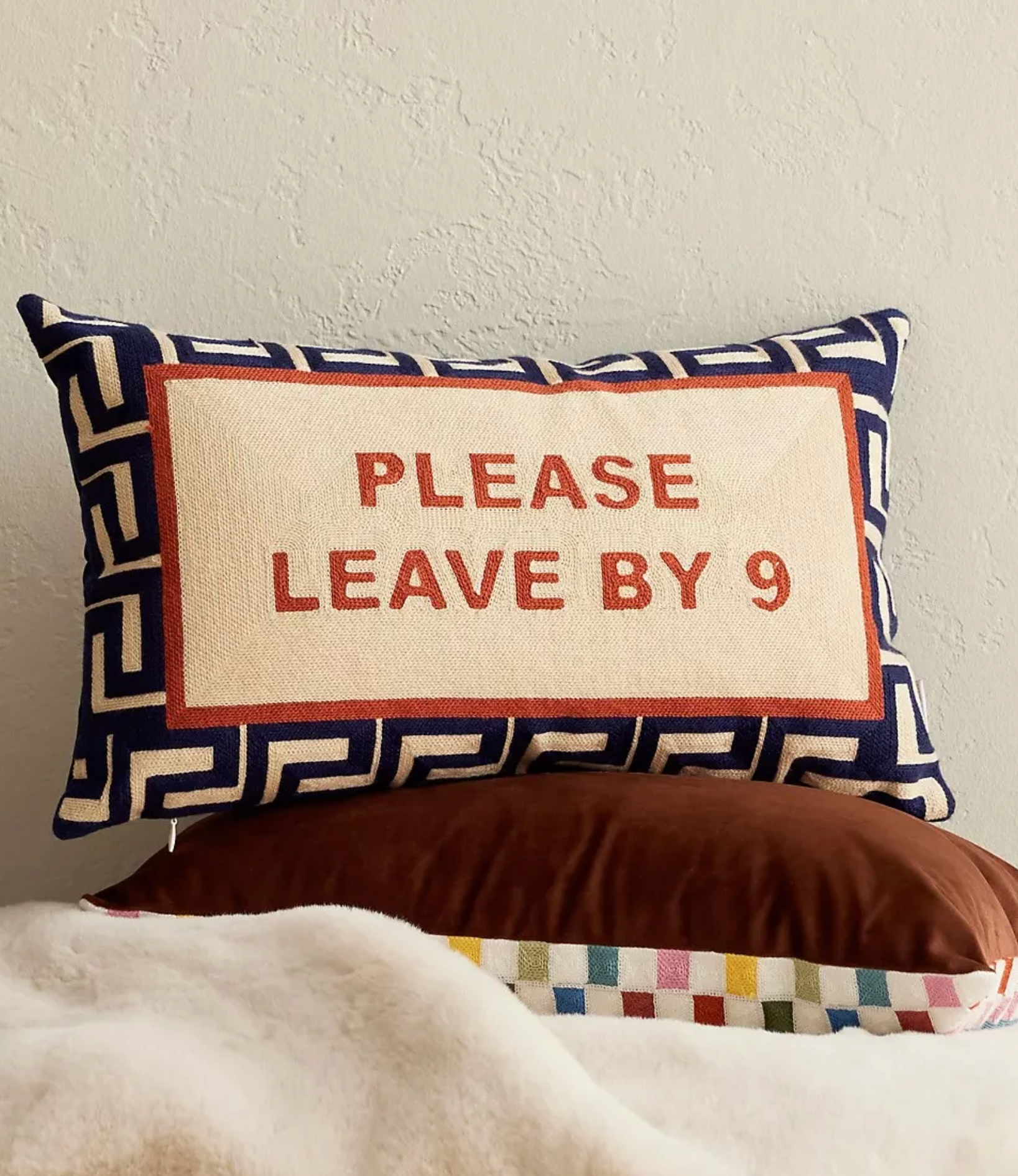 Please Leave By 9 Kussen