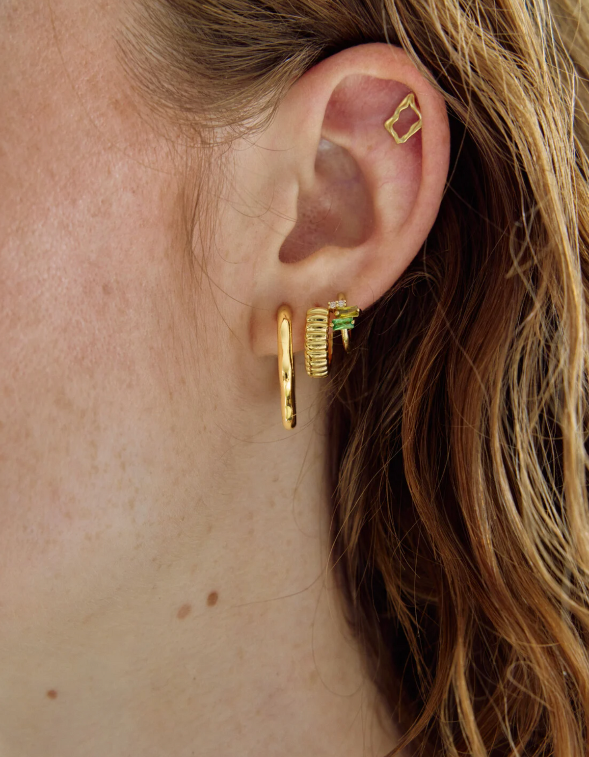 Jay Ribbed Oorring Goud