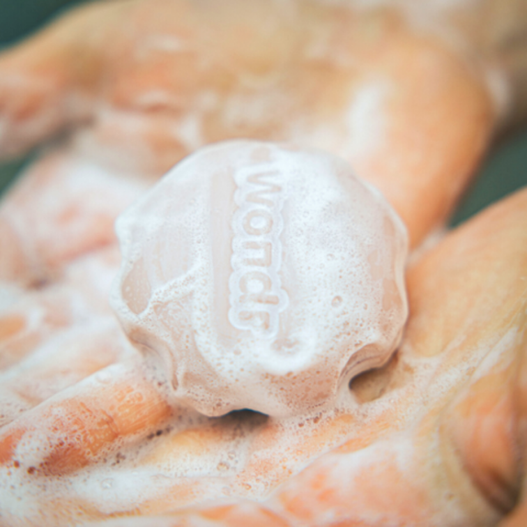 Home by Lily Oostende Wondr badkamer cosmetica badschuim