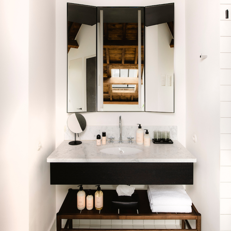 Home by Lily Oostende Ray cosmetica badkamer schoonheid handcrème