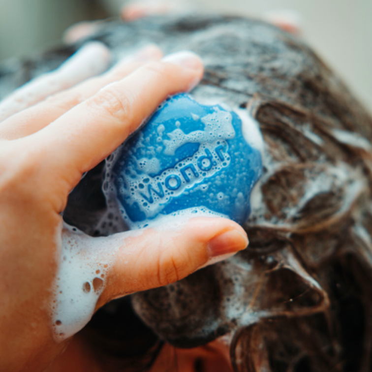 Home by Lily Oostende Wondr badkamer cosmetica badschuim