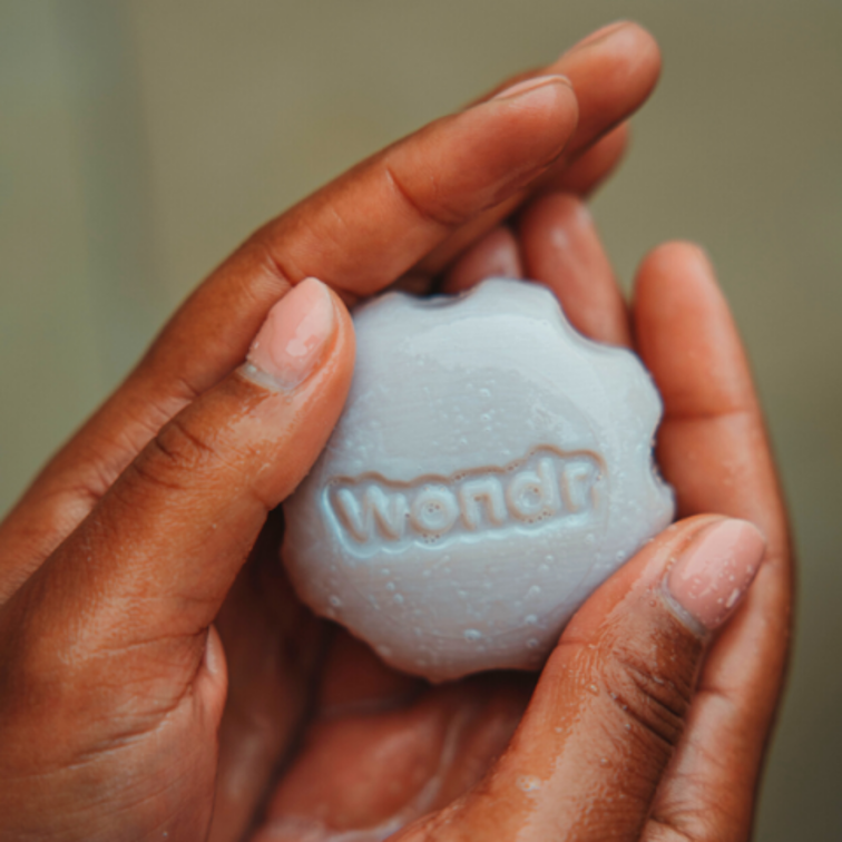 Home by Lily Oostende Wondr badkamer cosmetica badschuim