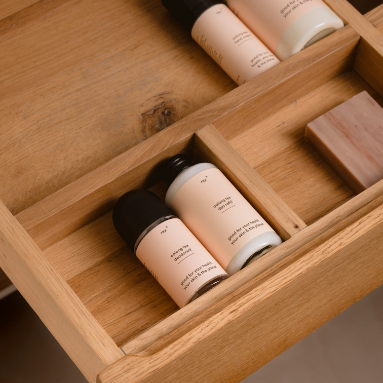 Home by Lily Oostende Ray cosmetica badkamer schoonheid