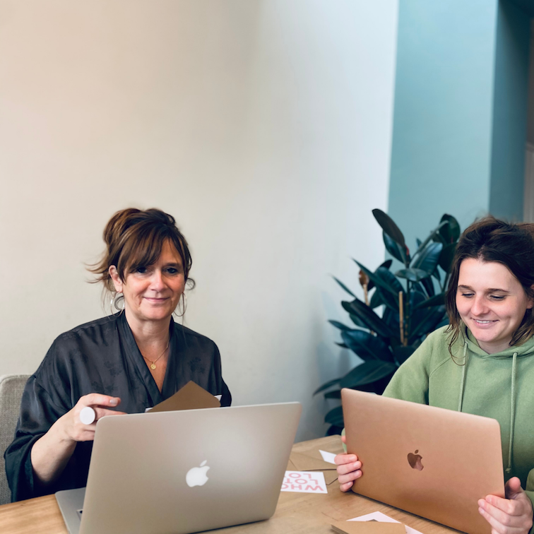 Home by Lily Oostende postkaat poster