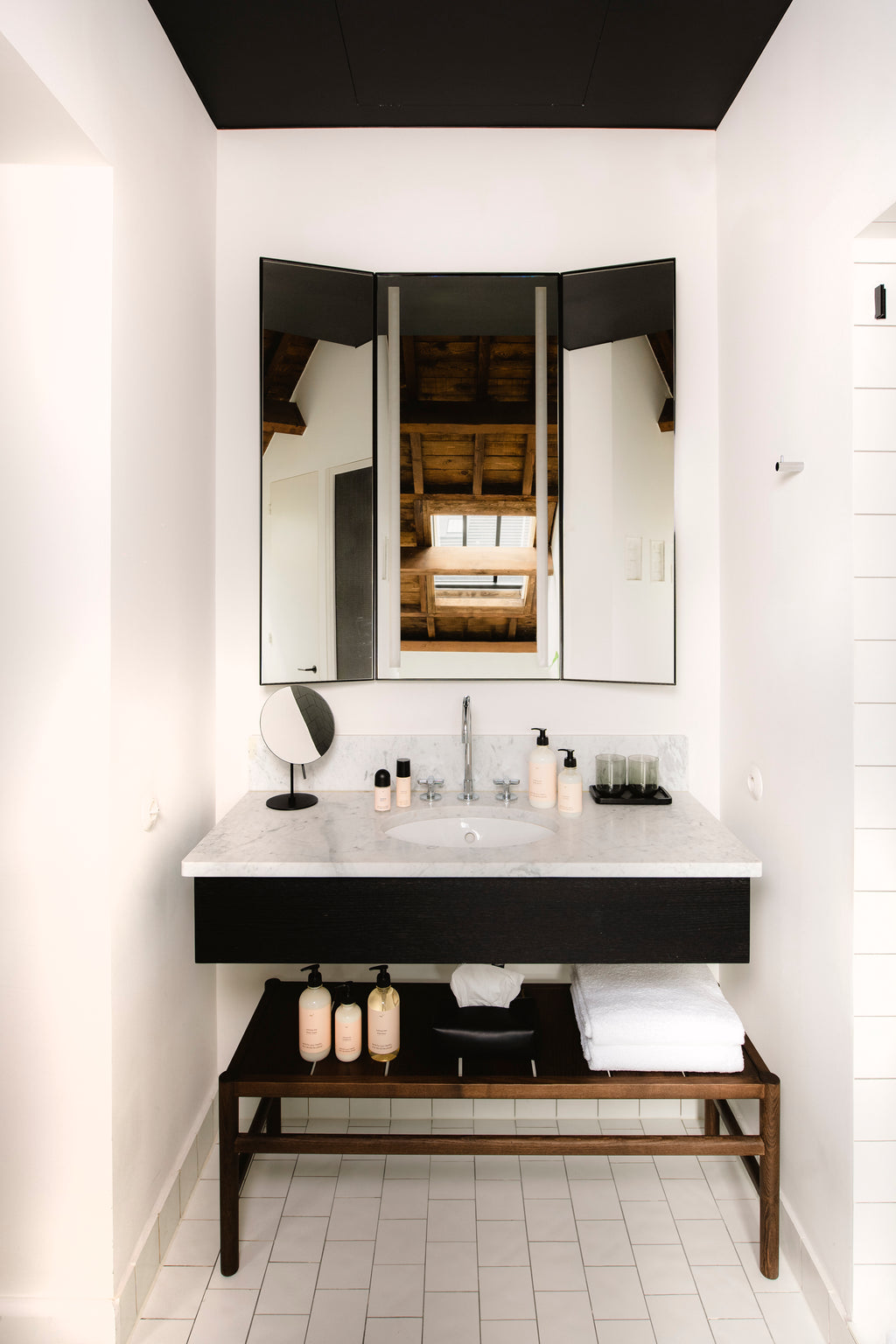 Home by Lily Oostende Ray cosmetica badkamer schoonheid